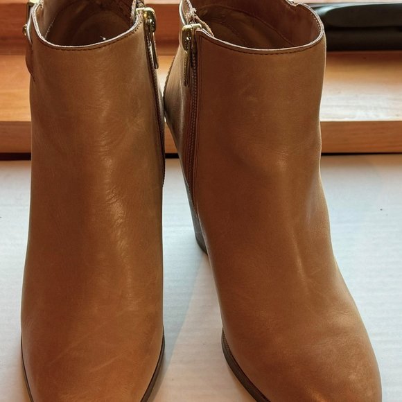 Coach Hewes ankle Booties Ginger tan color; size 8M - Picture 3 of 12
